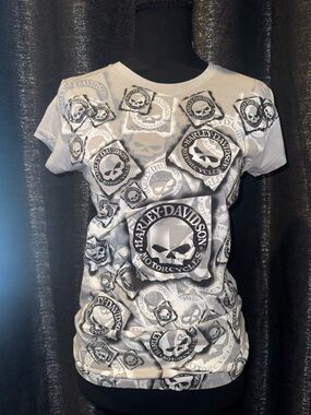Harley-Davidson Gray and Black Skull Logo Short Sleeve Tee